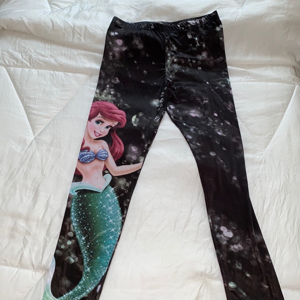 🧜🏻‍♀️ Disney Ariel light leggings. Sz L 🧜🏻‍♀️